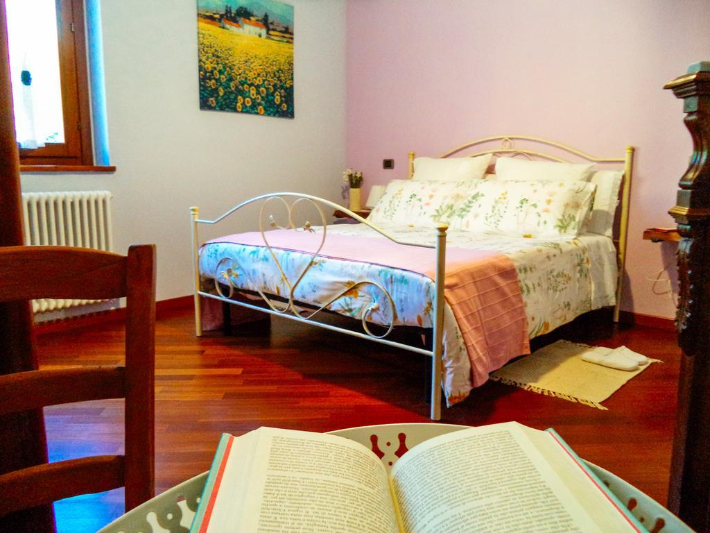 Alba Dei Due Soli B&B Ночера-Умбра Номер фото